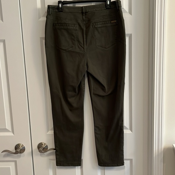 Chico’s So Slimming Girlfriend Ankle Jean - Picture 2 of 9